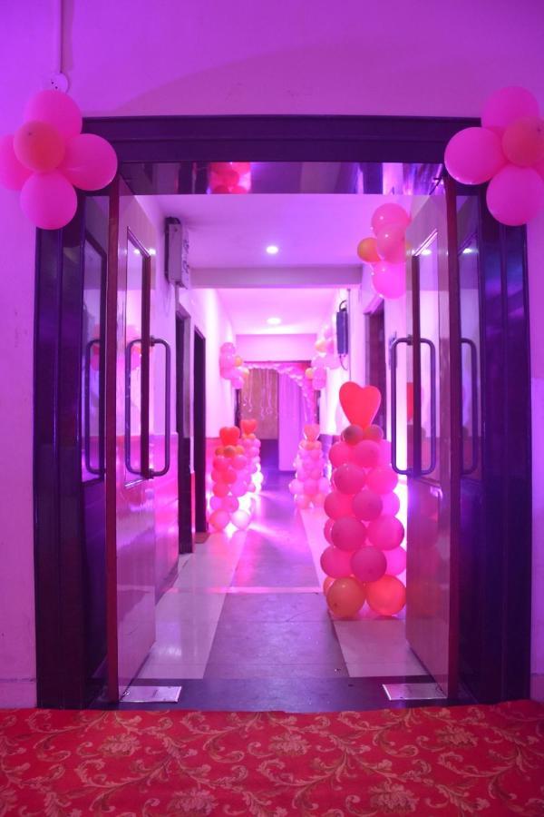 Hotel Royal Regency Bori  Exterior foto