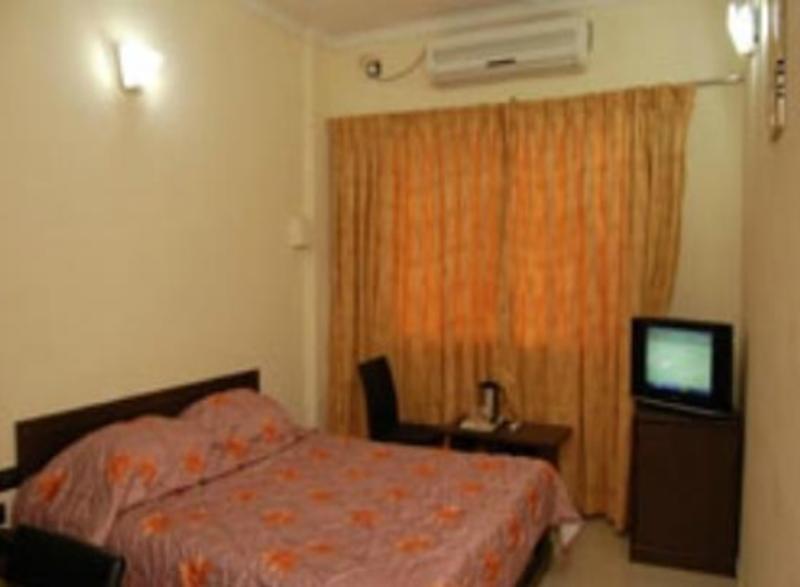 Hotel Royal Regency Bori  Exterior foto