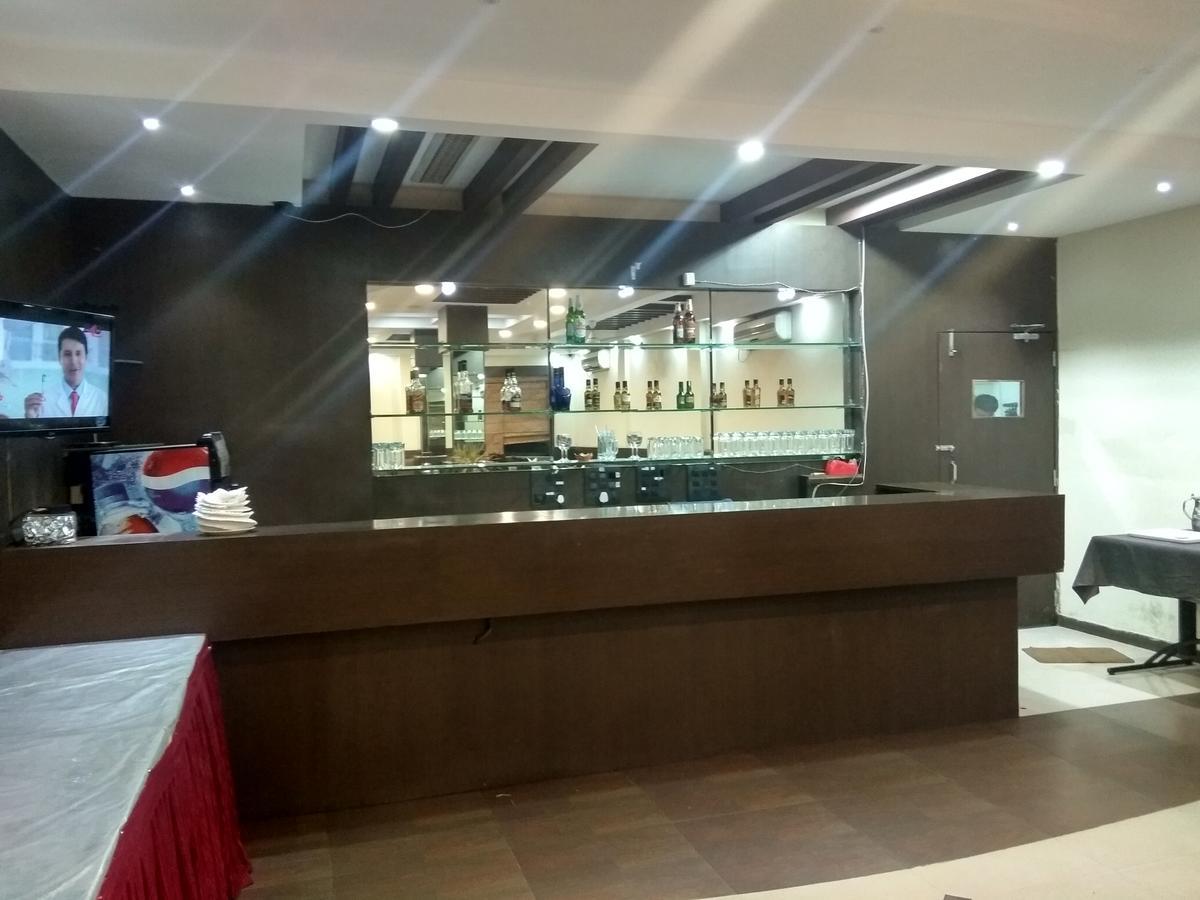 Hotel Royal Regency Bori  Exterior foto
