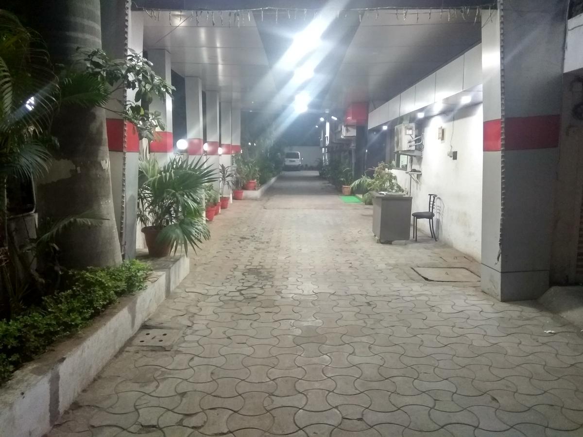 Hotel Royal Regency Bori  Exterior foto