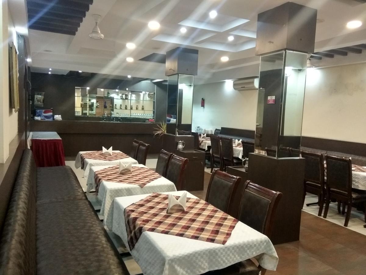 Hotel Royal Regency Bori  Exterior foto