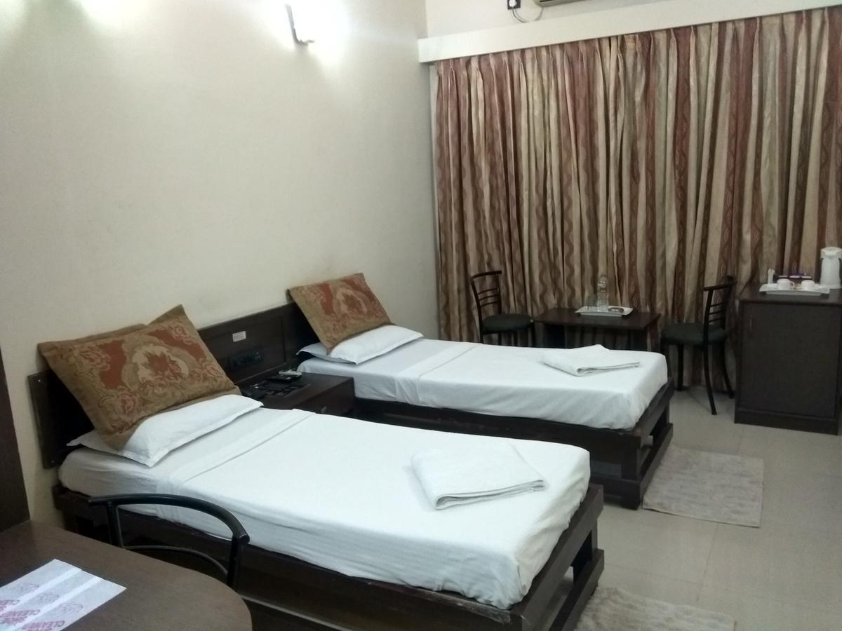 Hotel Royal Regency Bori  Exterior foto